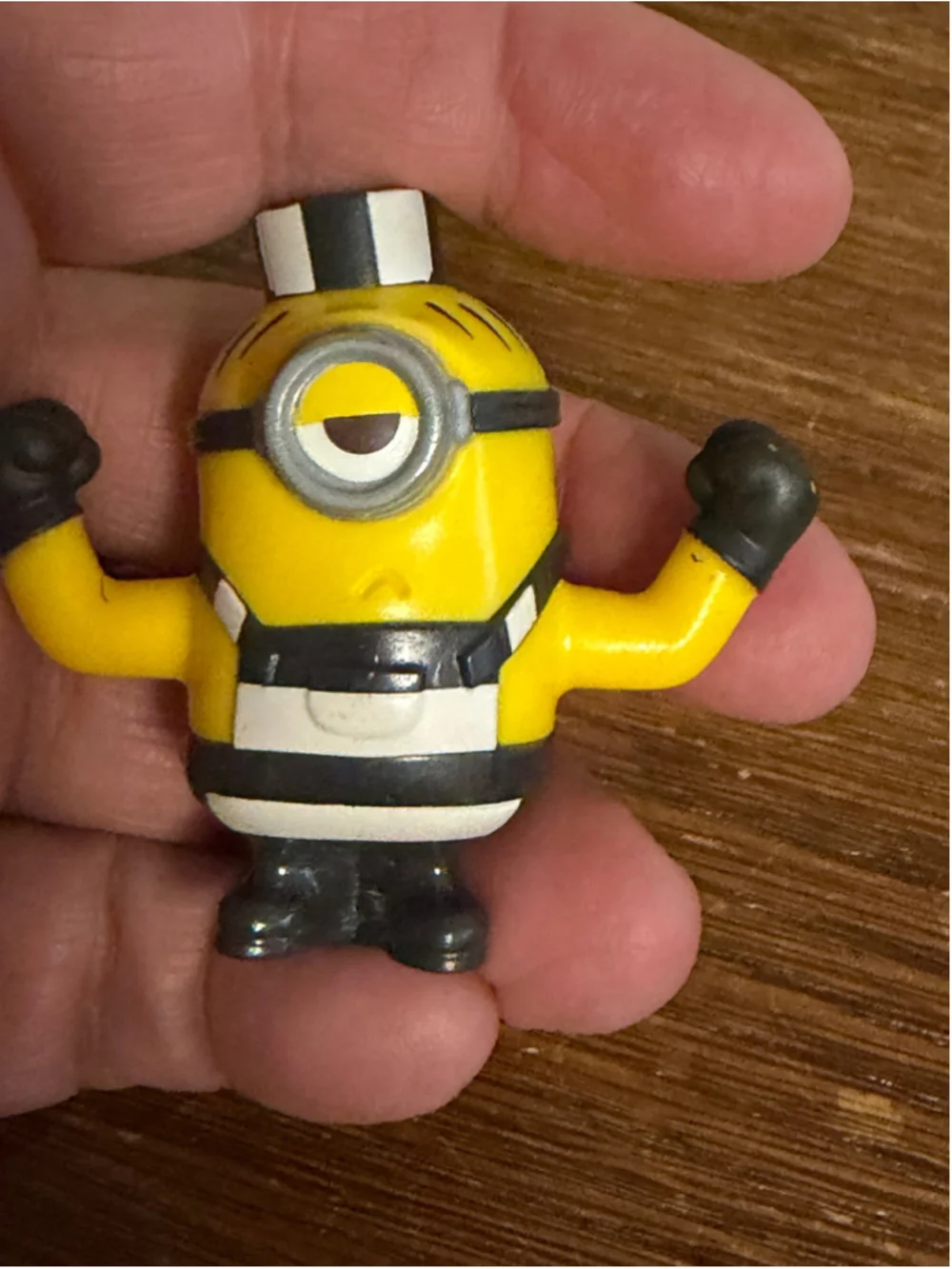 Despicable Me Minions Mini Figures Lot of 4 Pilot Chef Prisoner Character Toys
